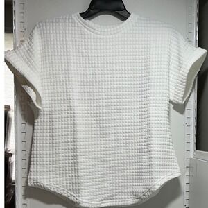 Exclusive White Quilted Waffle Texture Short Sleeve Top Curved Hem Large